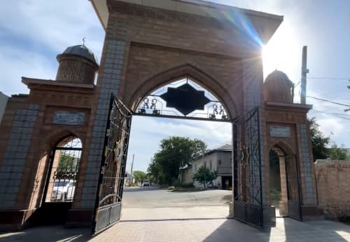 Videoreportaj: Jizzax shahrida Xotira va qadrlash kuni arafasida qabristonlar obodonlashtirilmoqda 