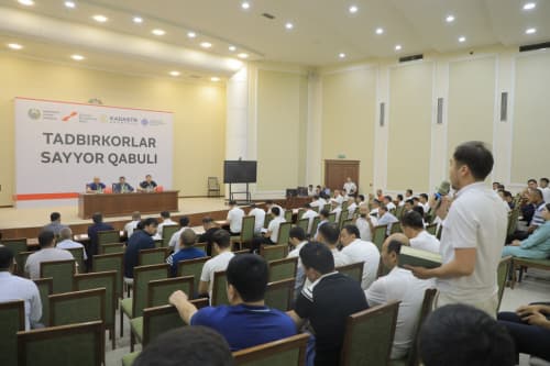 Namanganda tadbirkorlar bilan ochiq muloqot: bank va kadastr muammolari joyida hal etildi