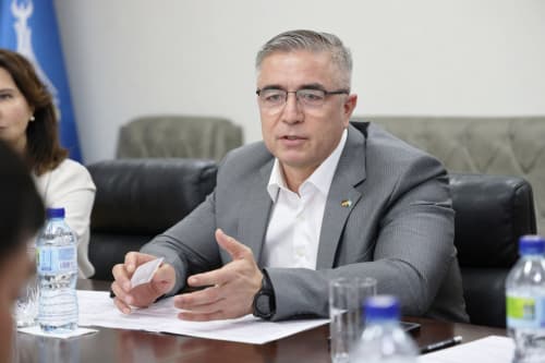 В рамках мероприятий по взаимосотрудничеству председатель Комитета по конкуренции Х.Турахужаев провёл встречу с экспертом Федерального картельного ведомства Германии (Bundeskartellamt) Сабиной Цигельски.