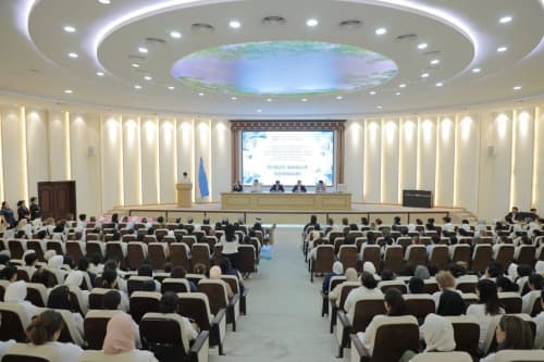 “Yil tarbiyachisi maktabi – 2025” o‘quv amaliy seminariga start berildi